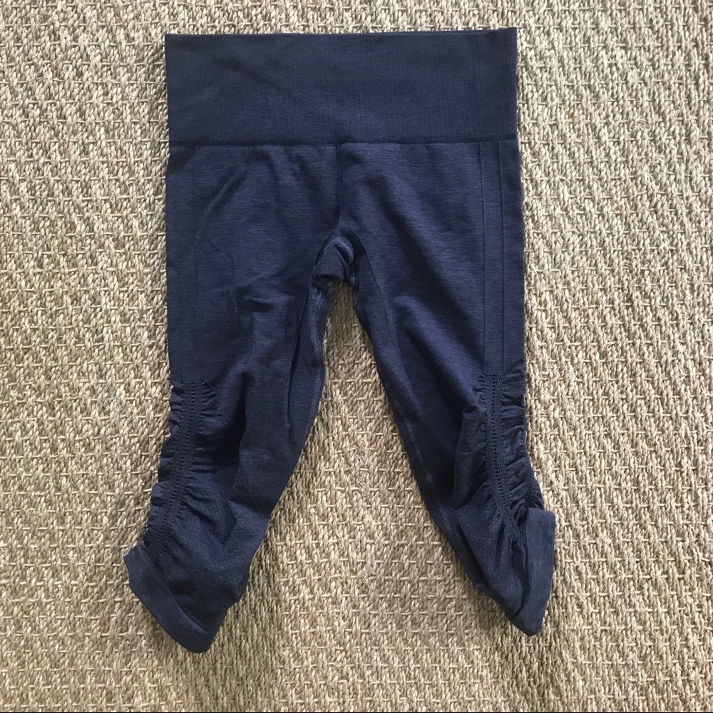 Lululemon Purple Heathered Crop Tights - size 6